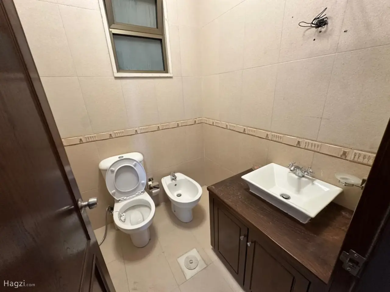 Photograph 2 of 11