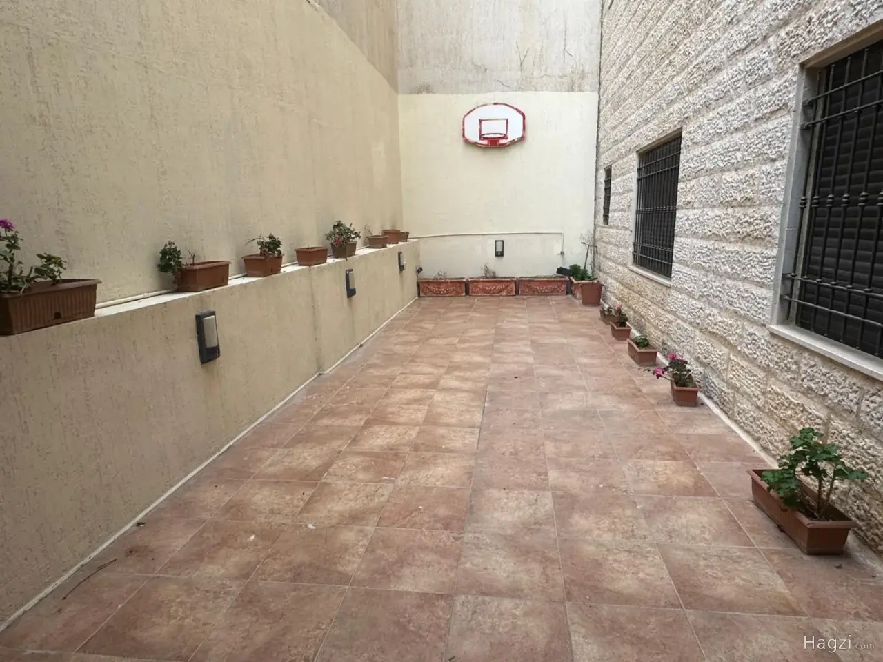 Photograph 4 of 12