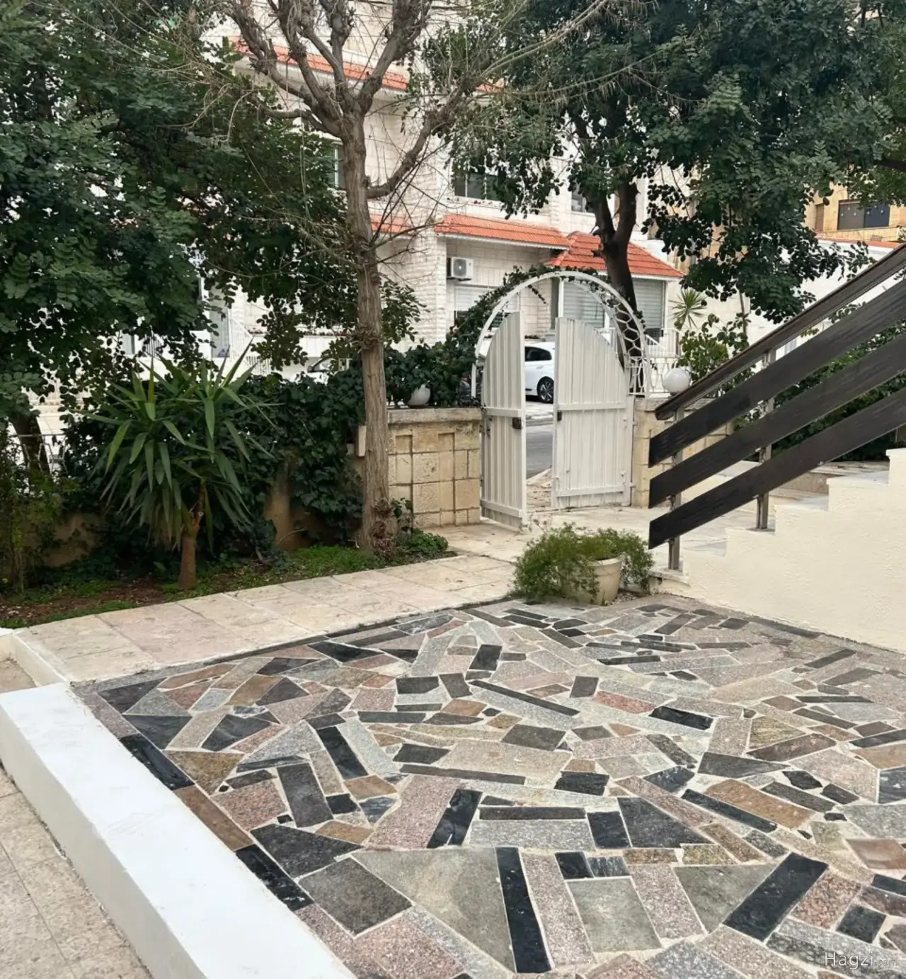 Three bedroom apartment for rent in Shmiesani #3920