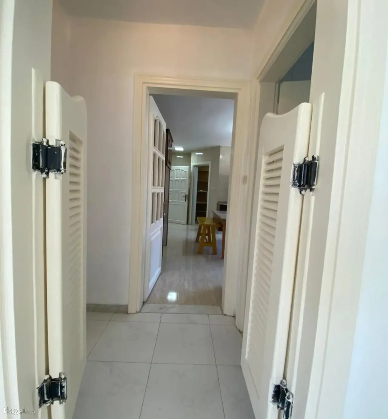 Photograph 2 of 12