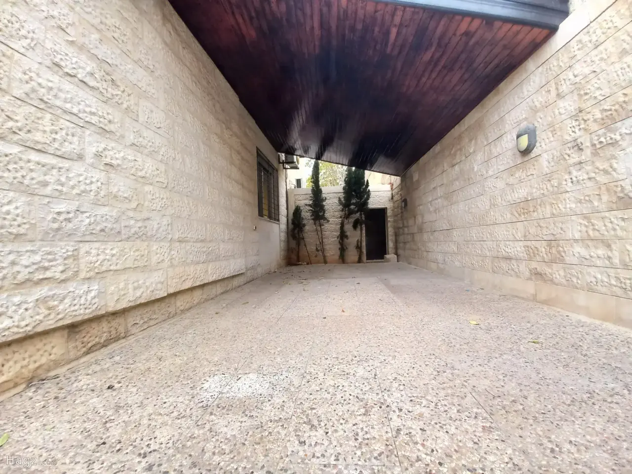 Photograph 2 of 12