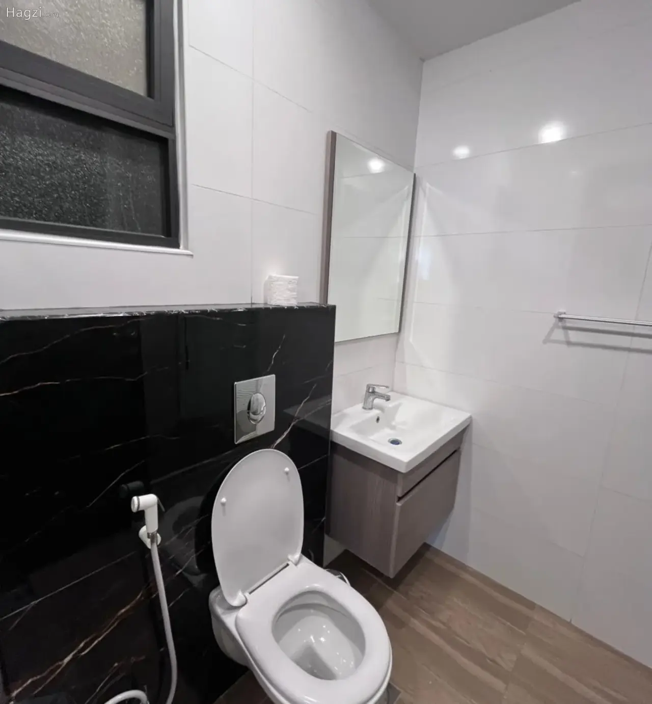 Photograph 8 of 12