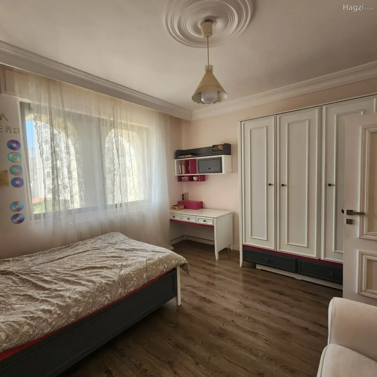 Photograph 12 of 12