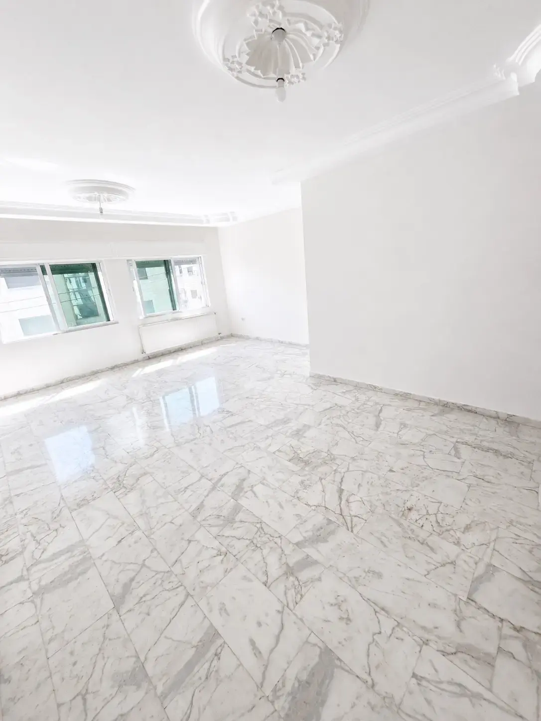 Second-floor 165 m² flat in Dahiet Al Rasheed with 3 bedrooms and a private garage