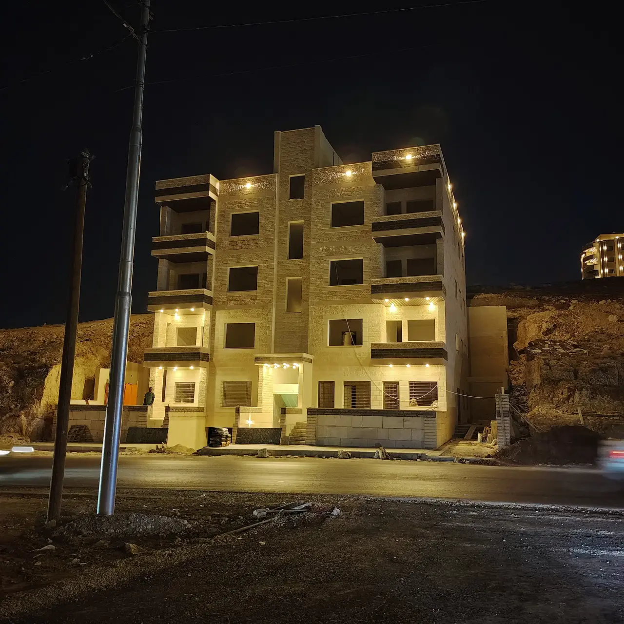 Fee-exempt new super-deluxe apartment of 126 m² in Abu Alanda