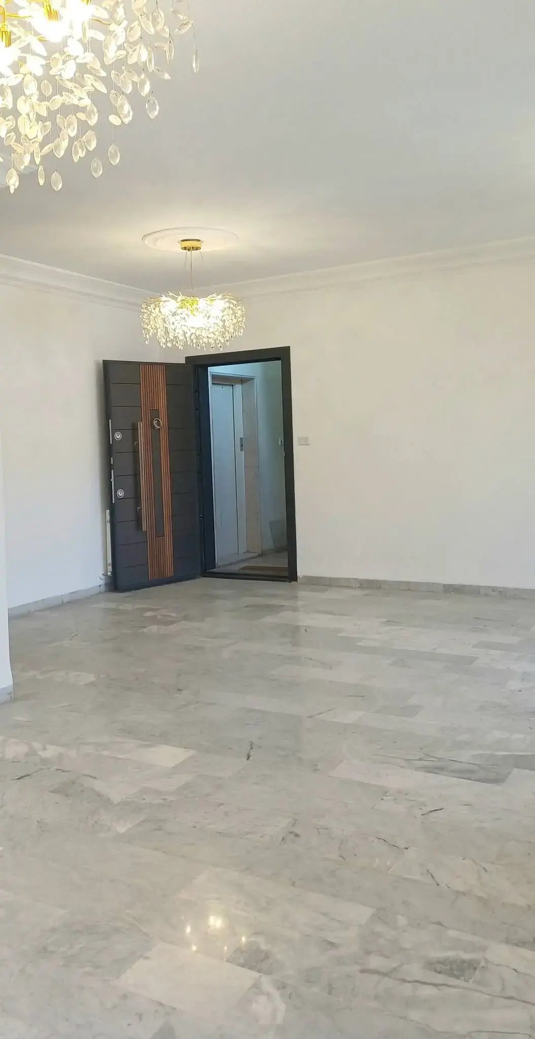 Gardens third-floor flat, fully renovated, 165 m² with 3 bedrooms