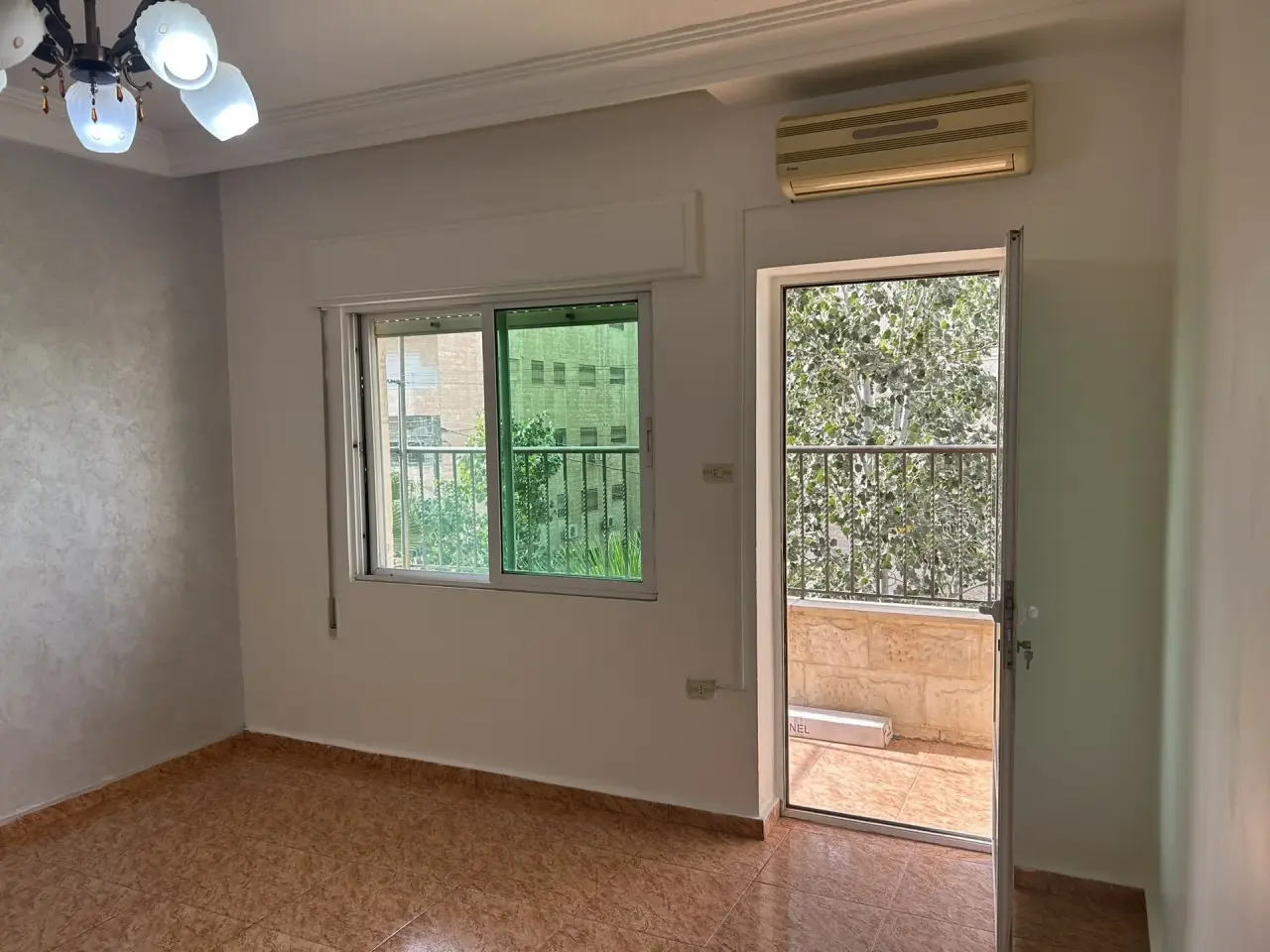 149 m² 3-bedroom apartment for sale near Yasmeen roundabout, with garage and storeroom
