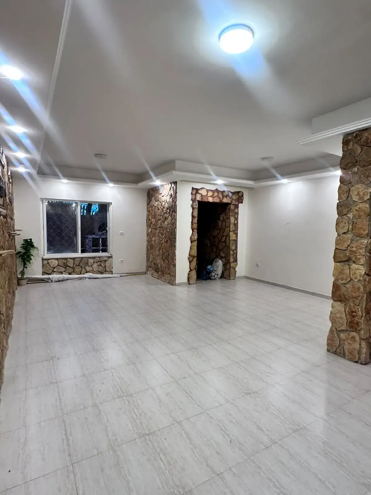 Ground-floor 3-bedroom apartment with a large terrace for rent in Dahyet Al Rasheed, 175 m²