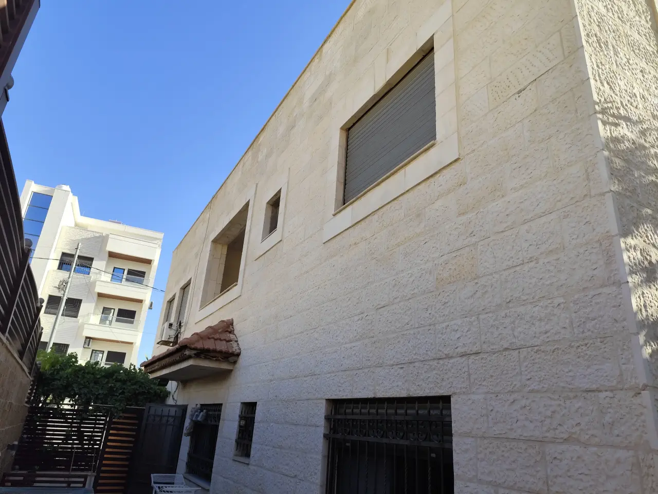 6-bedroom villa on two floors, 600 m², in the Al Rabee area of Shafa Badran