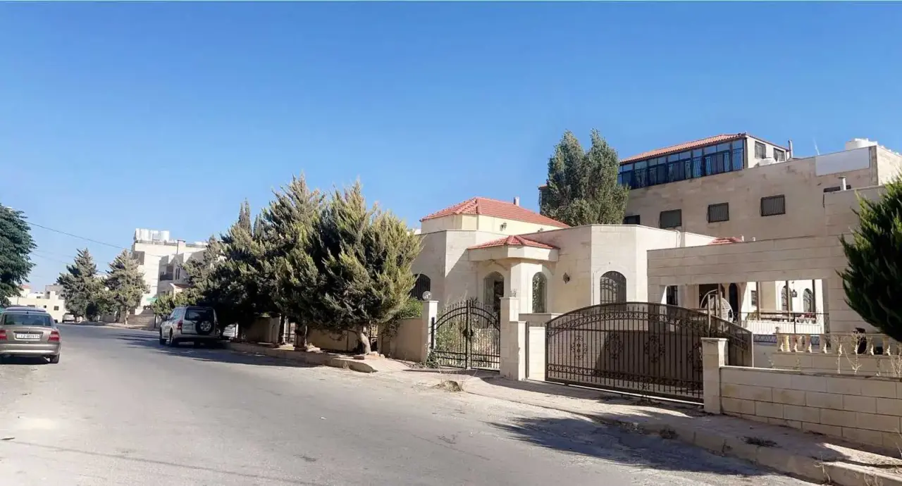 Semi-detached 353 m² villa for sale near the Applied Science University roundabout, Shafa Badran