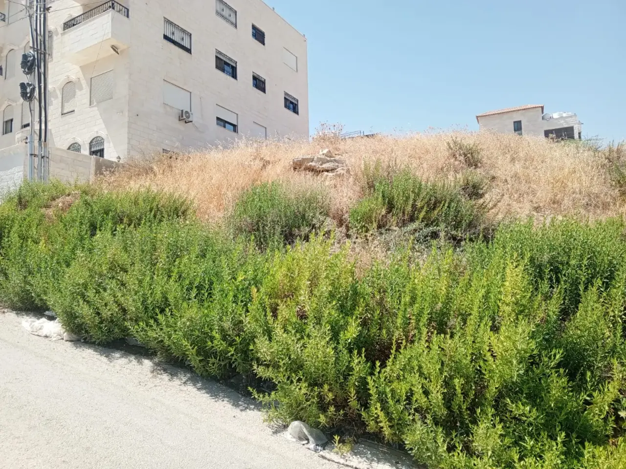 582 m² corner plot on two streets for sale in Agricultural Engineers Housing, Abu Nsair