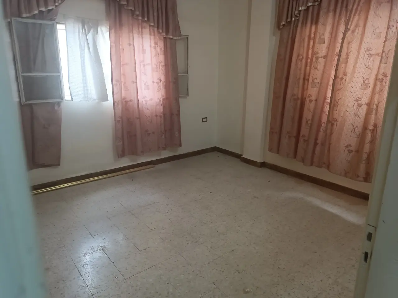 Ground-floor apartment with private entrance for rent in Hay Ramzi, 2 bedrooms