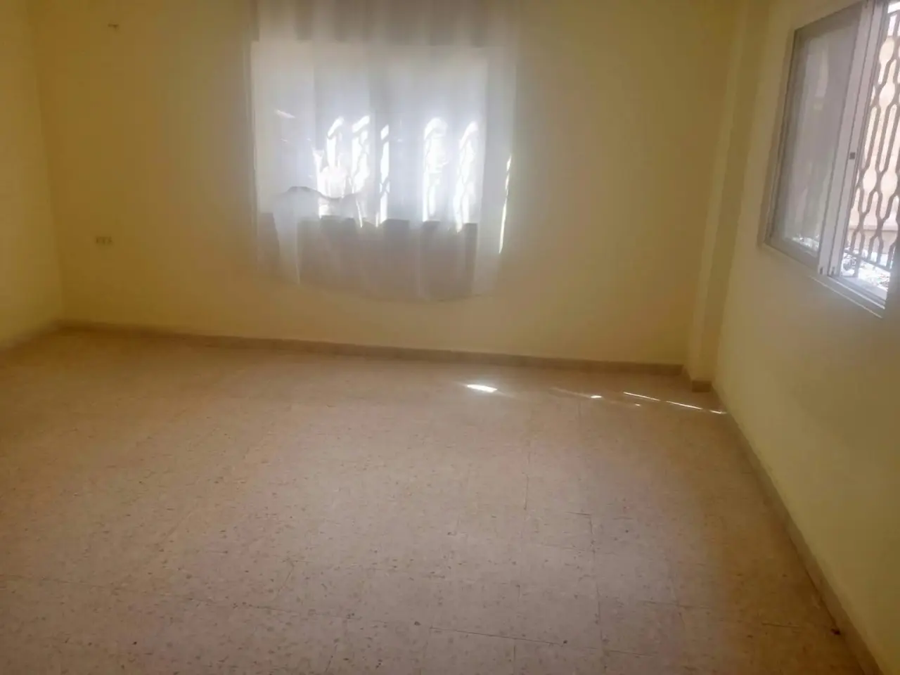 4-room apartment with balcony and laundry room for rent in central Zarqa