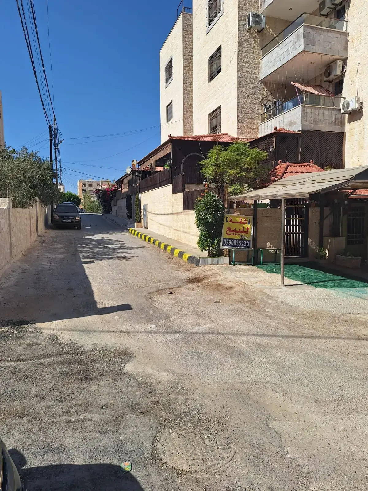 Deluxe 230 m² ground-floor apartment with private entrance, garage and terrace for rent, Al Batrawi