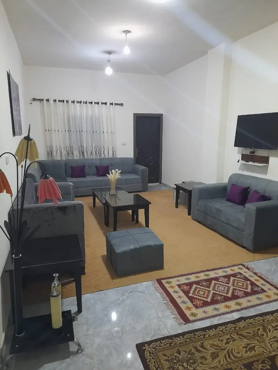 Quiet furnished 3-bedroom apartment with free Wi-Fi for rent in Madinet El Sharq
