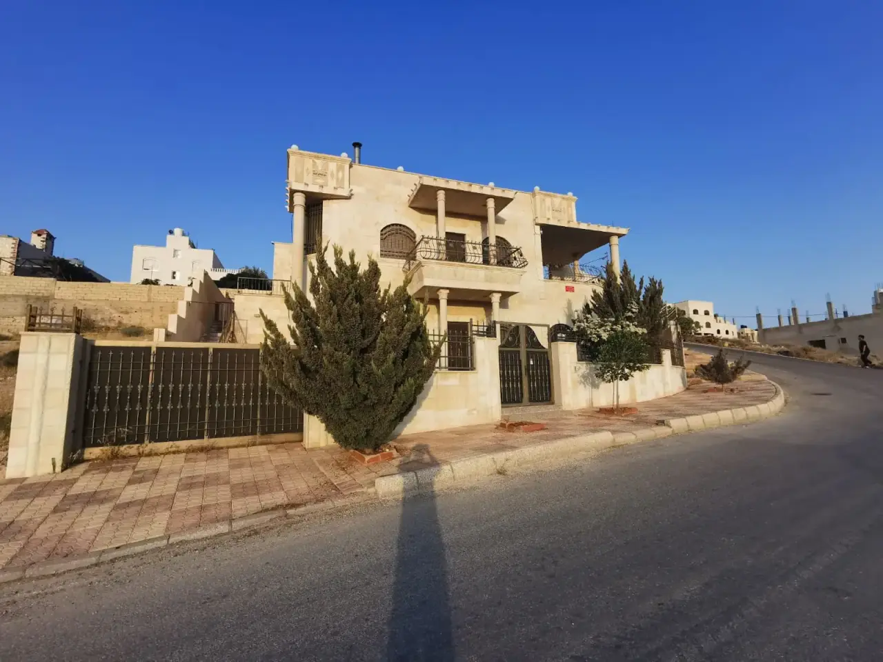 Duplex villa for sale in Dahiet Al Madena Al Monawwara, on two streets