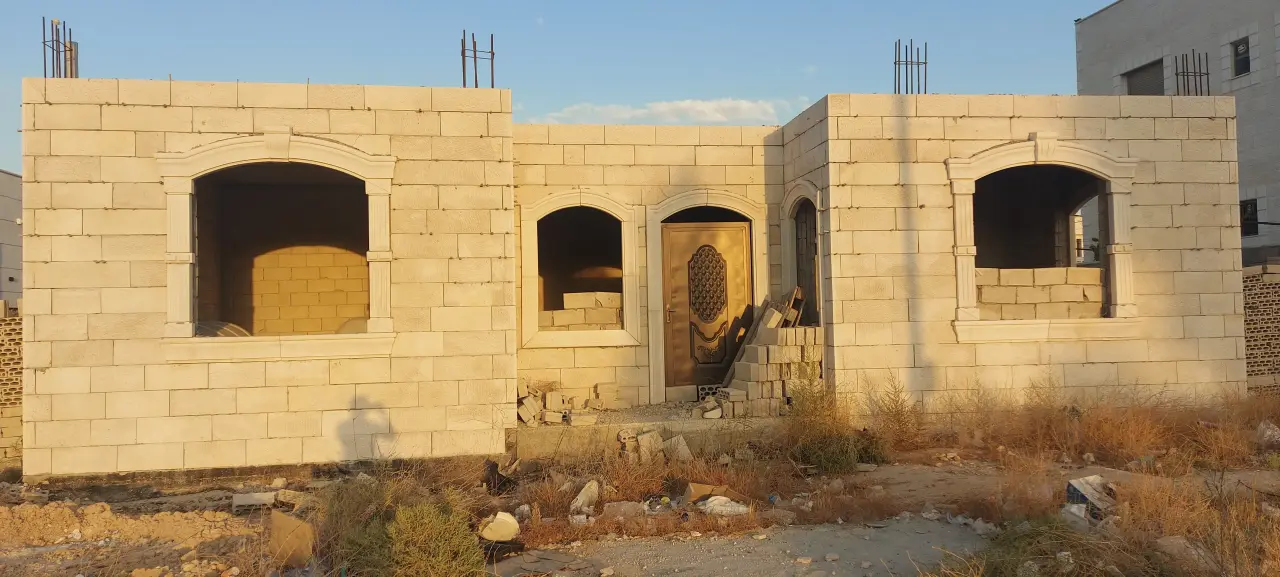 Shell house for sale in Madinet El Sharq, 185 m² on a 400 m² plot