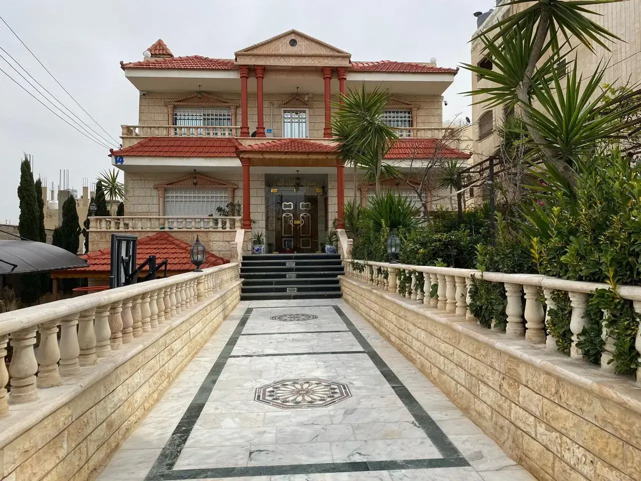 فيلا ثلاثة طوابق للبيع في القادسية خلف مستشفى الأمير فيصل