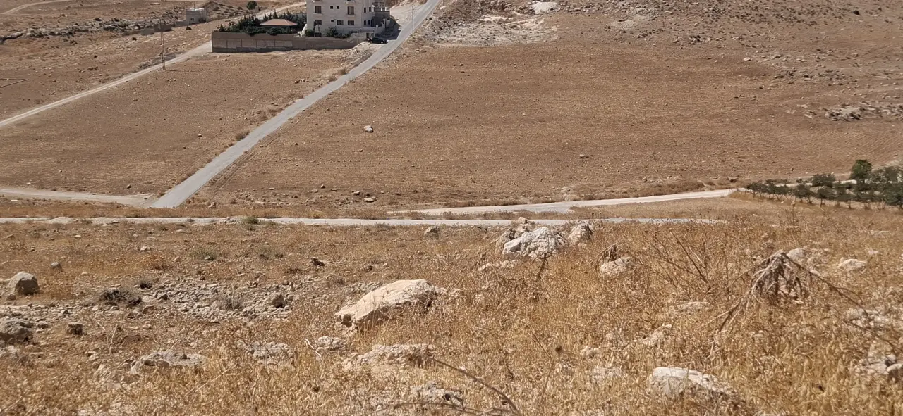 500 m² mixed-use plot for sale in Graiba, on two streets