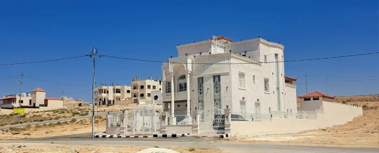 1 dunum Residential B plot on three streets in New Zarqa