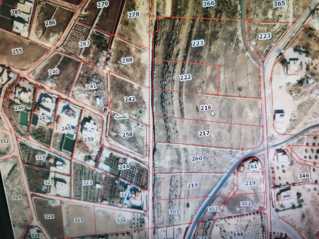 Level 6.4-dunum plot in Al-Kamsha with panoramic views, on two streets