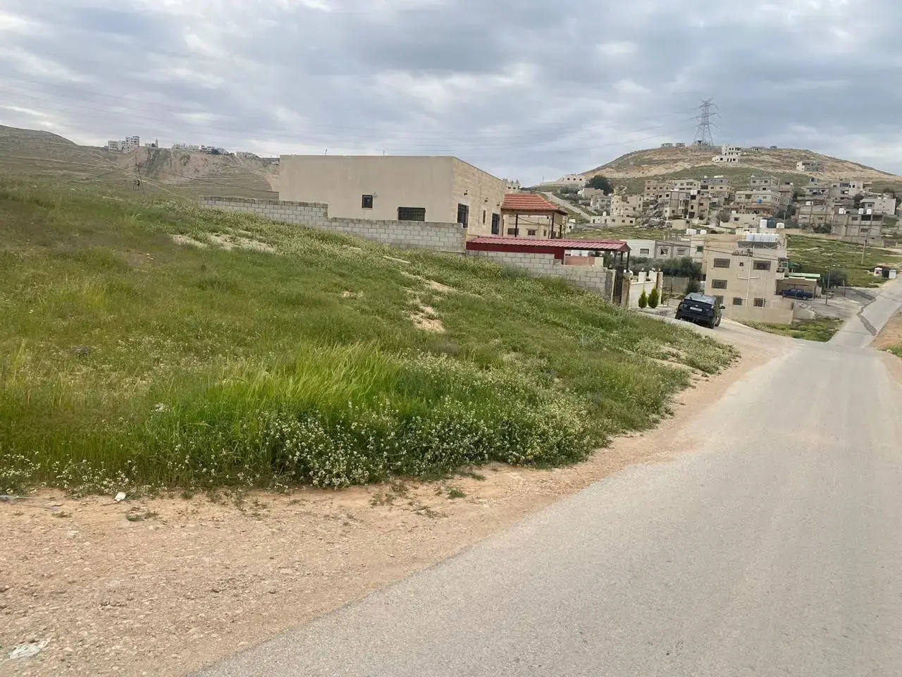 700 m² residential plot for sale in Al Sukhneh