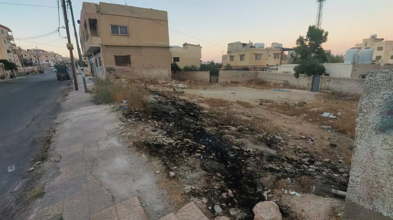 471 m² commercial plot with 26 m frontage in Hay Al Jneineh, Al Zawahra