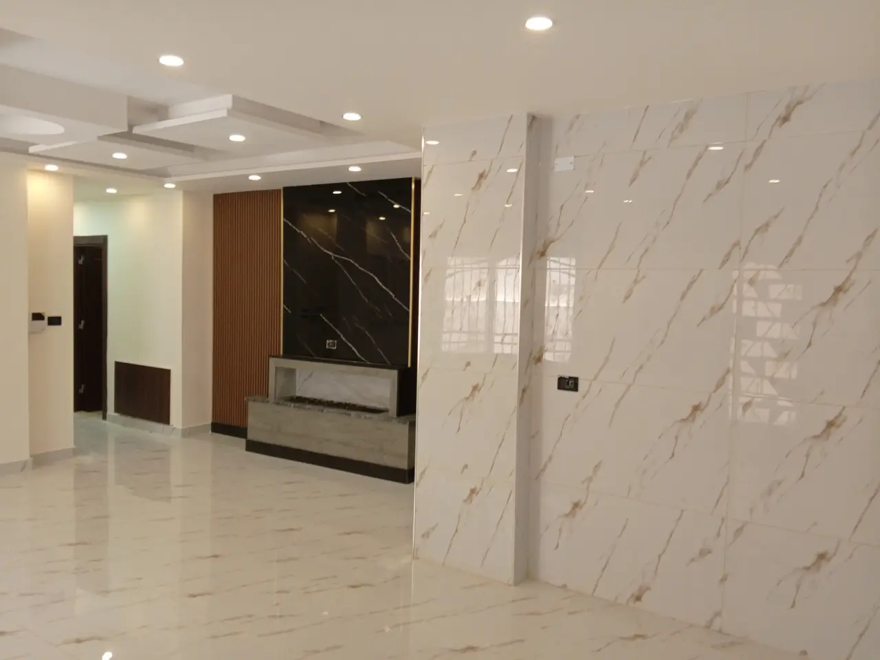 Three entrances and 170 m² outside: new basement flat by Al Thaqafa Circle