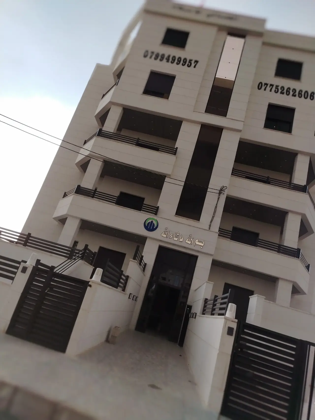 Super-deluxe finishing on a new 4-bedroom, 145 m² flat by Irbid Mall
