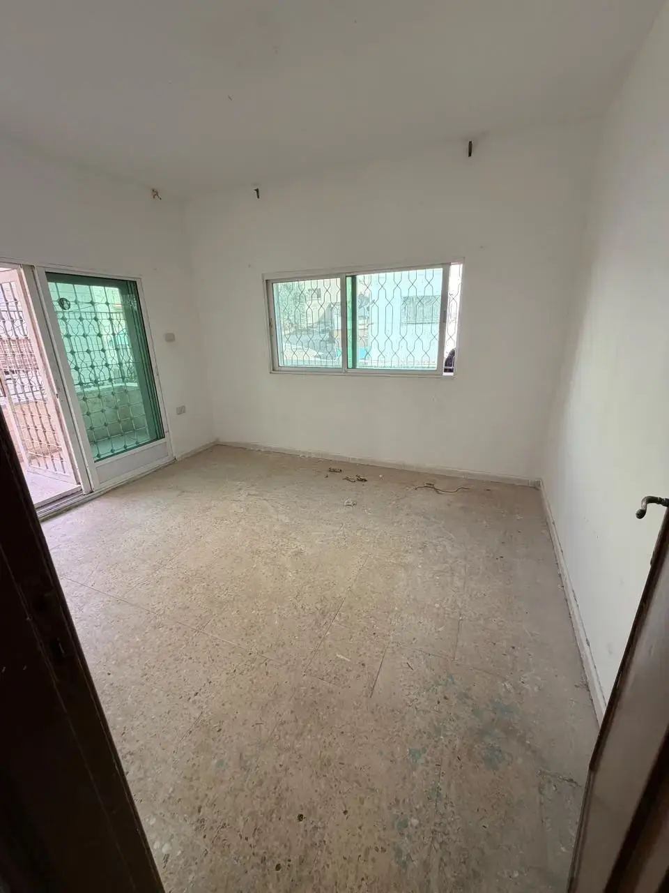 By owner: 80 m² first-floor flat behind University Street, Irbid, near 7 Days Hotel