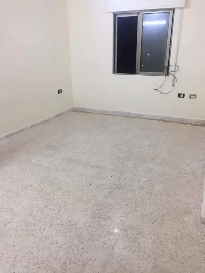 شقة بغرفتي نوم 85 م² خلف سيفوي قريبة من المولات