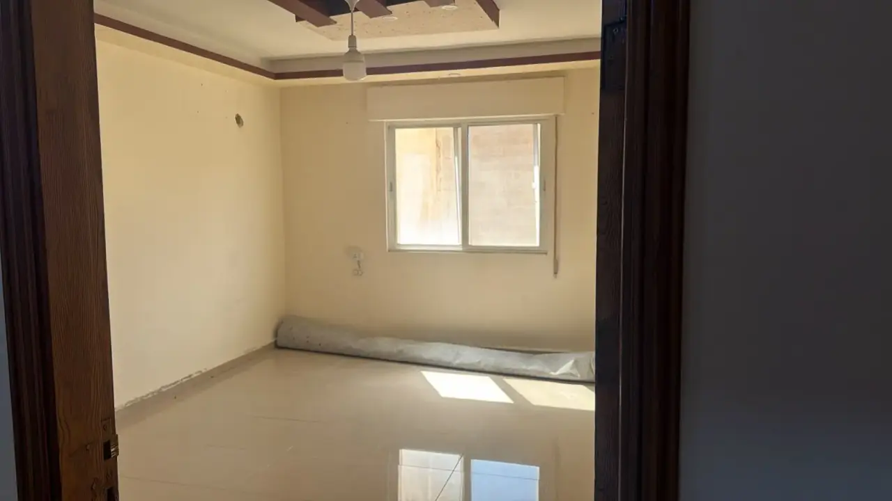 140 m² 3-bedroom first-floor apartment with lift near Al Naseem Circle and Yarmouk