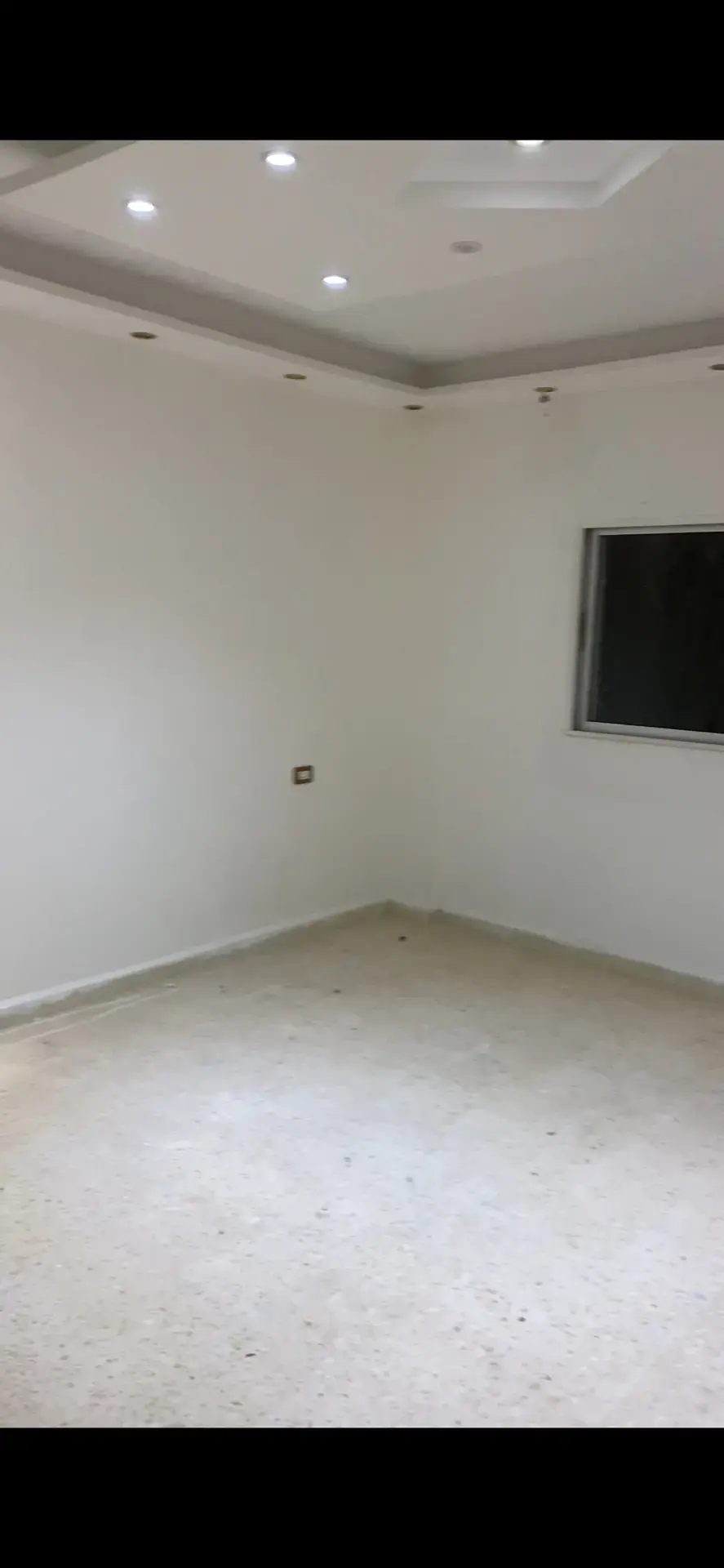No lift, 5 rooms, 141 m²: apartment near services in Mojamma' Al Sheikh Khalil