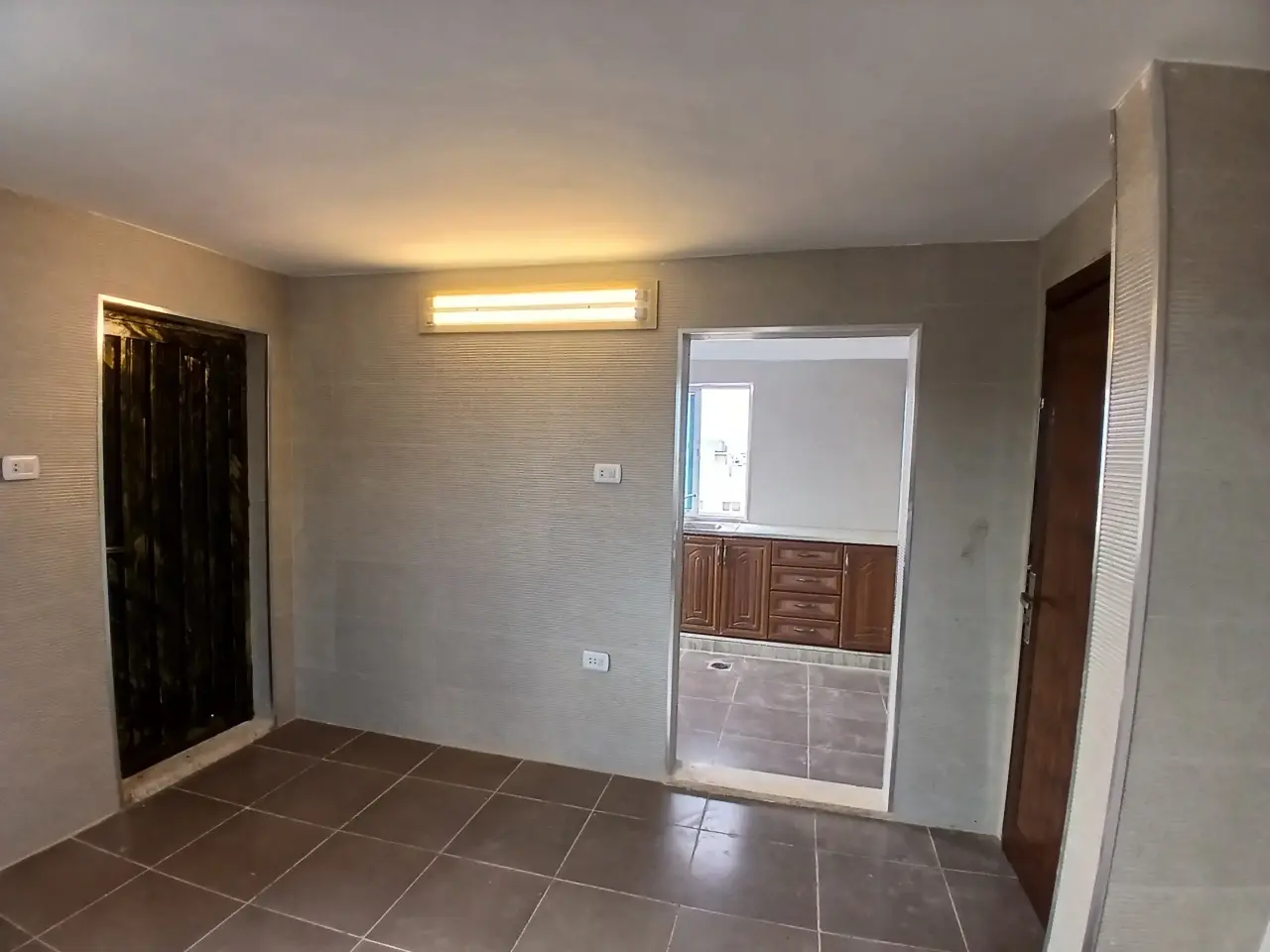Apartment for rent in University Street – photo 4