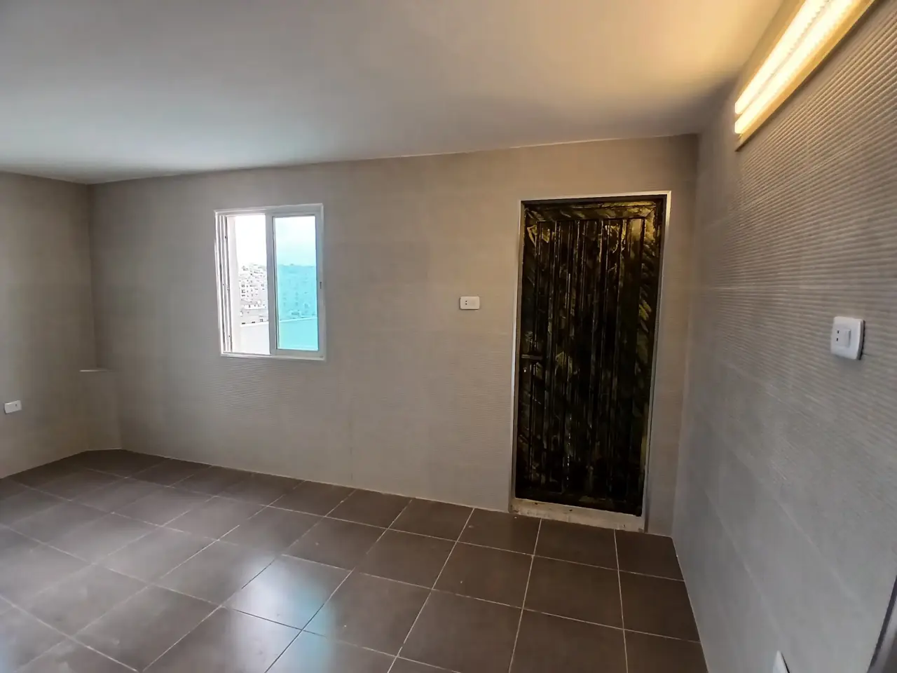Apartment for rent in University Street – photo 2