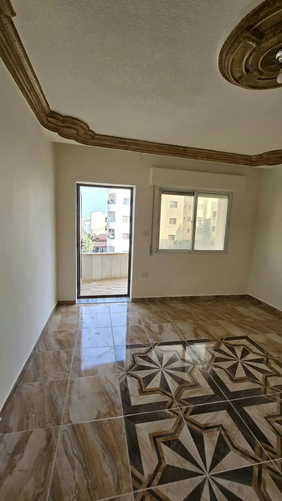 Unfurnished 140 m² 3-bedroom flat with lift behind Al Rabia Military Establishment, Irbid Mall