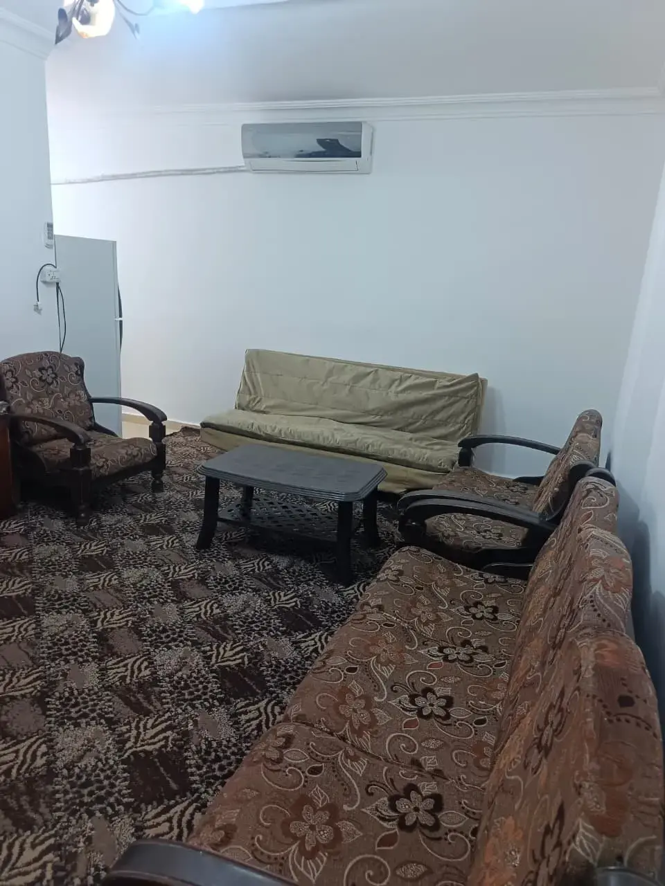 مفروشة بالكامل في مجمع الشيخ خليل: شقة أرضية غرفتا نوم 70 م² مع مكيف إنفرتر