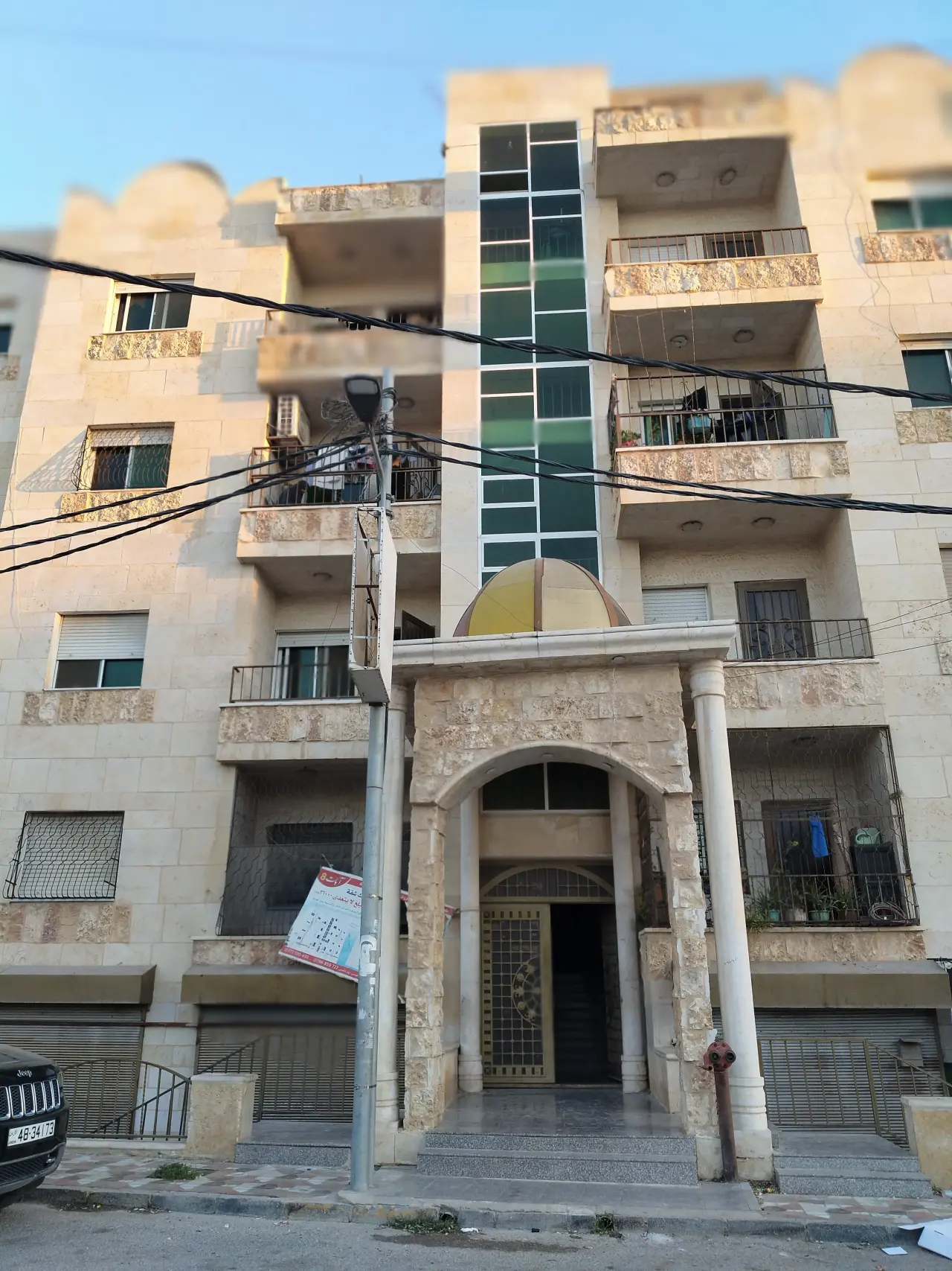 Al Husn Street, Al Nuzha: 122 m² unfurnished 3-bedroom with lift, guard and internet