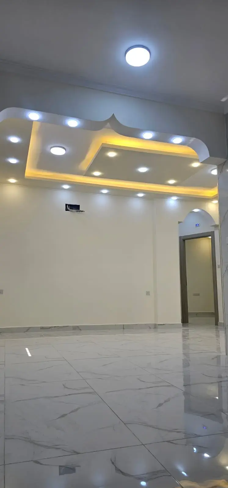 New 90 m² corner apartment on two streets for sale in Al Sakaneyeh 10 West