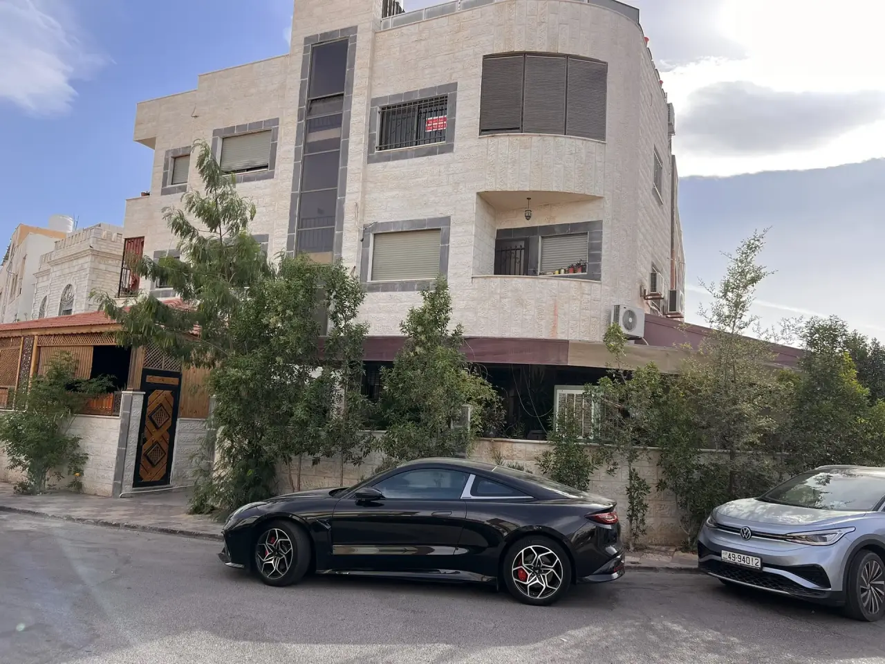 87 m² apartment with solar power on two streets for sale in Al Sakaneyeh 6