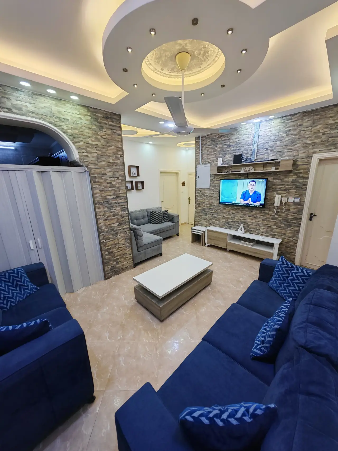 Furnished ground-floor 3-bedroom apartment with garden, garage and EV charging, Al Sakaneyeh 8
