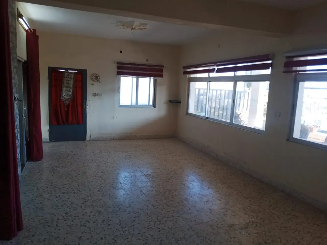 Five rooms and a nice view: 220 m² ground-floor flat in Al Salalem, Salt