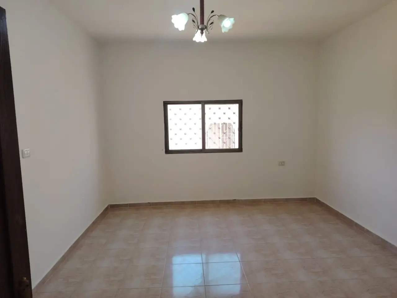 First-floor 130 m² apartment for rent in Madaba, west of Al Farouq Bakeries