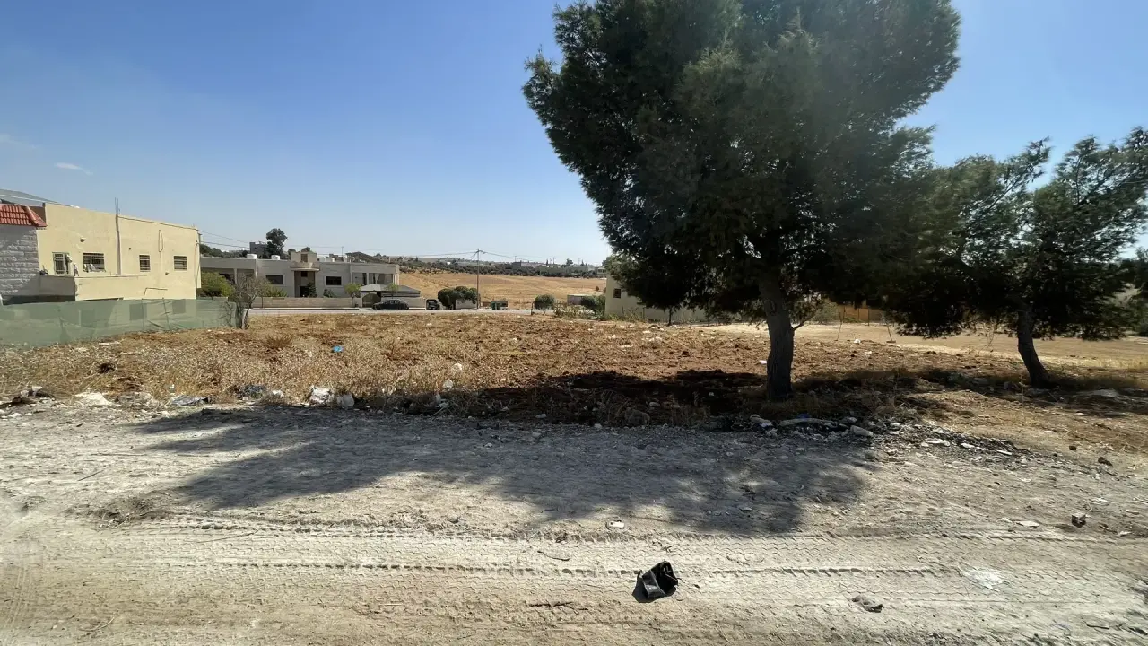 800 m² commercial-residential plot on the King’s Highway for sale in Al Hilaliya, Madaba