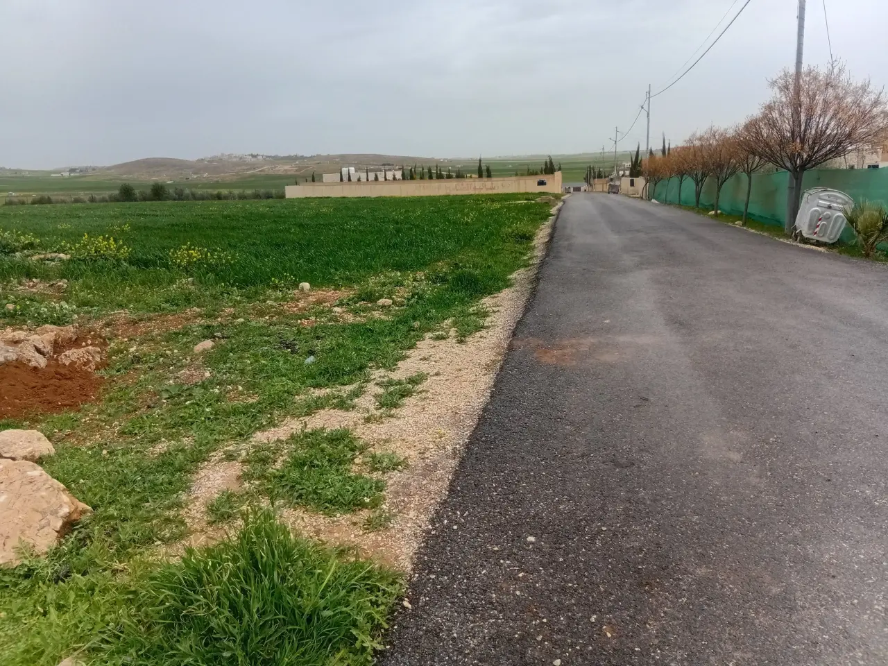 أرض للبيع في Mai'n – صورة 3