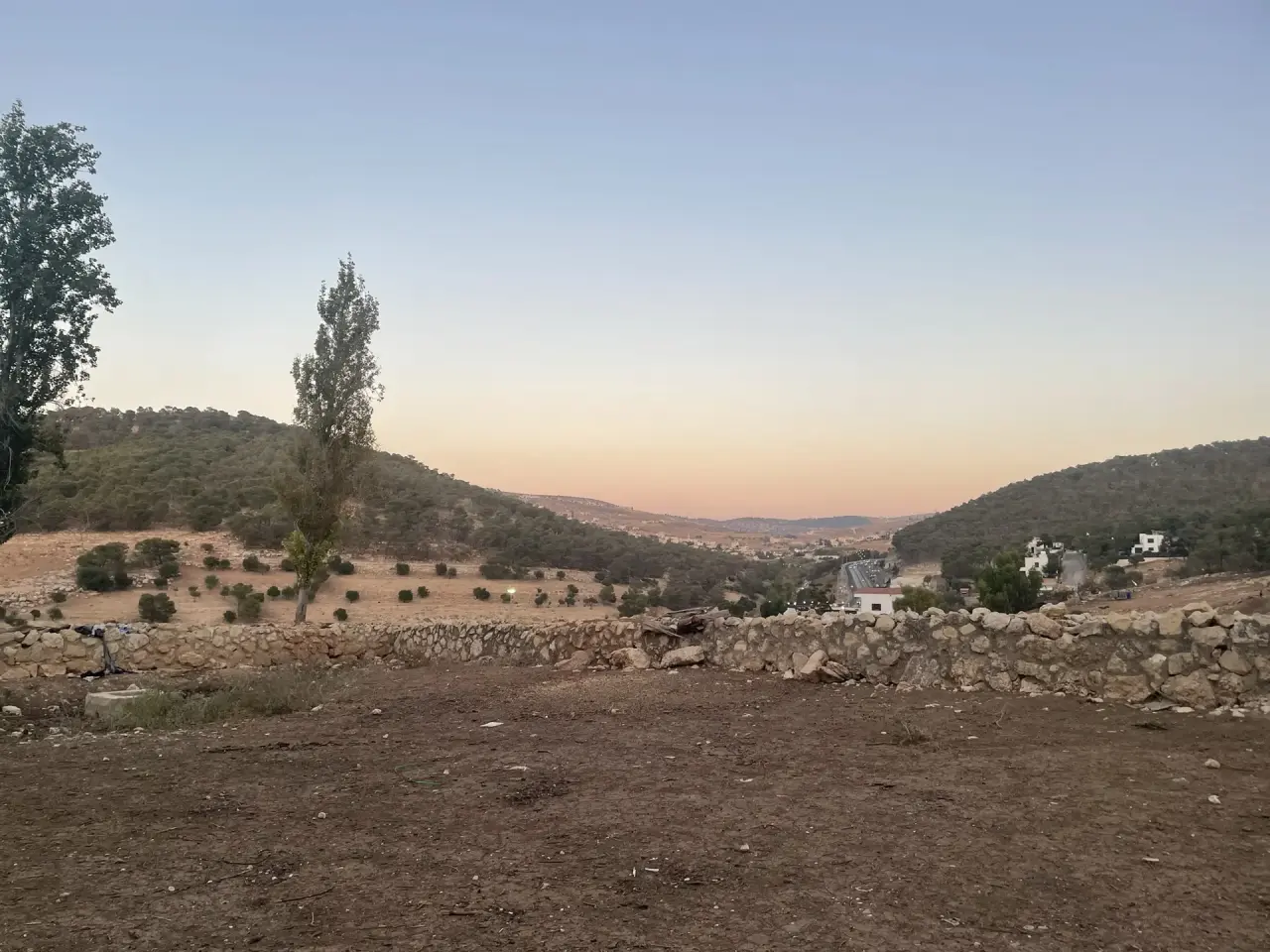 أرض للبيع في Tal Al-Rumman – صورة 2
