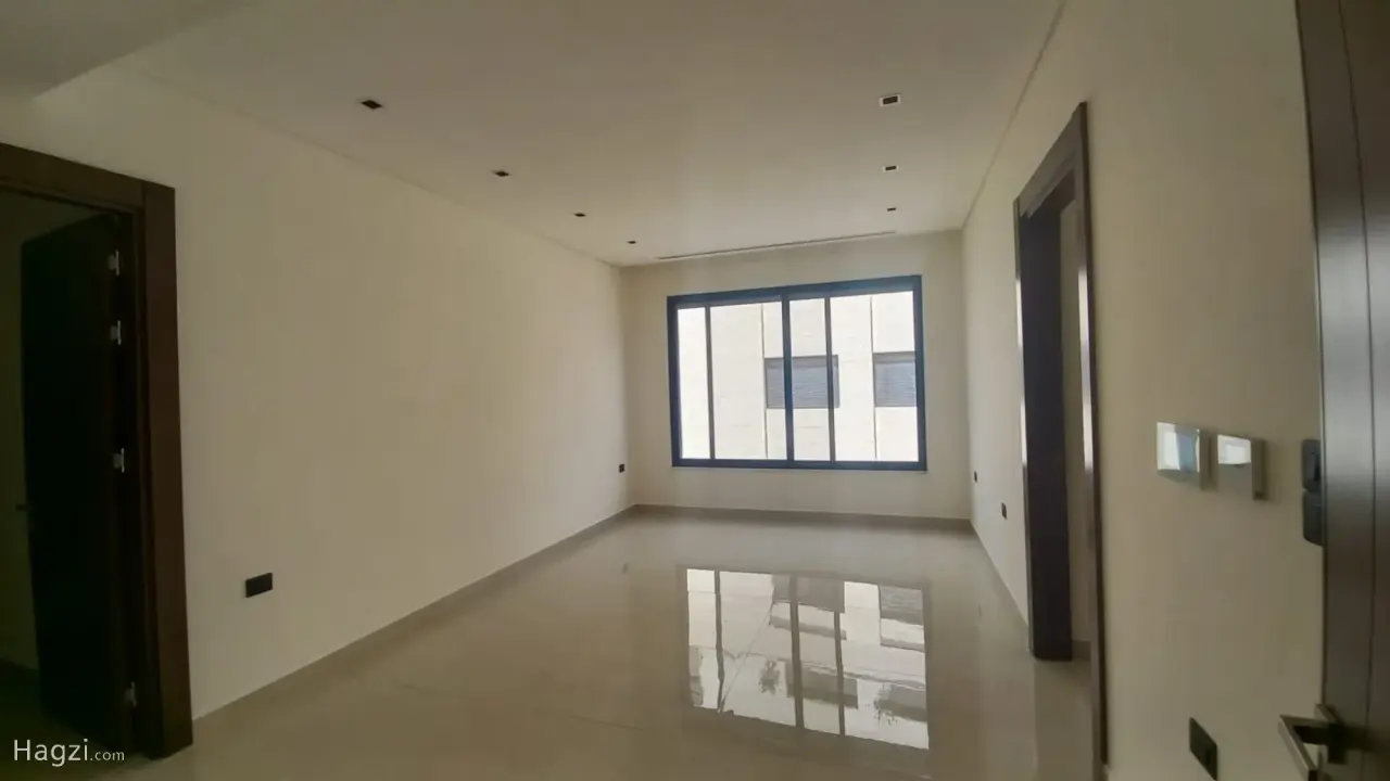 الصورة 2 من 12