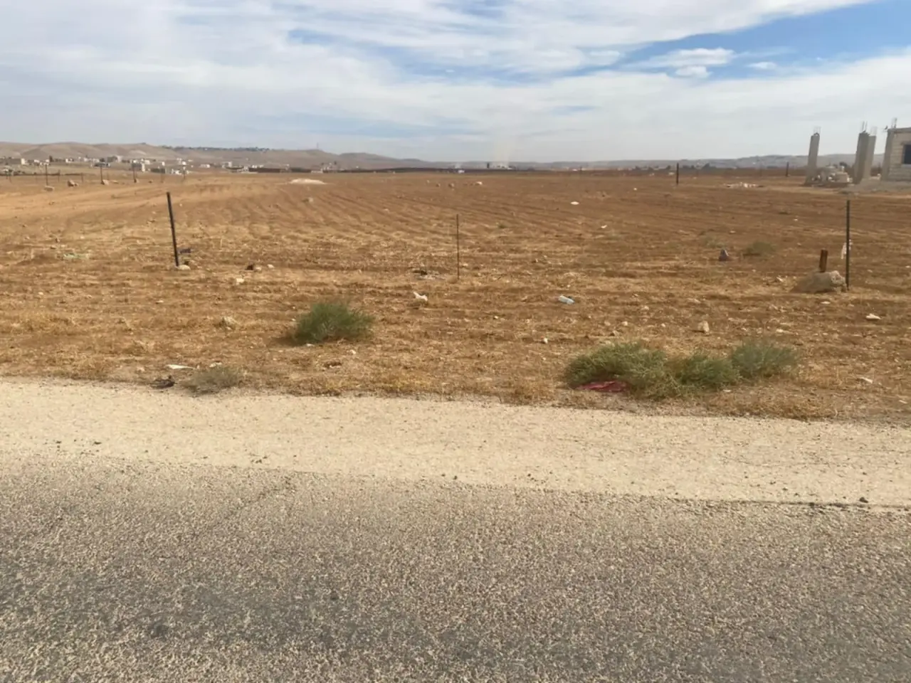 Bureiqa, near Al-Buwaida market: two level dunums for sale or car swap
