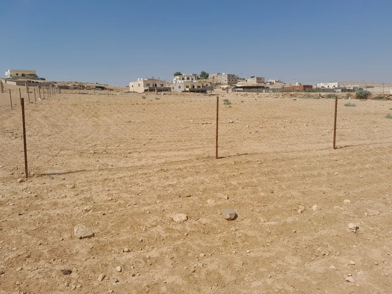 أرض 4.6 دونم مسيجة على شارعين في الزيتونة ببلعما