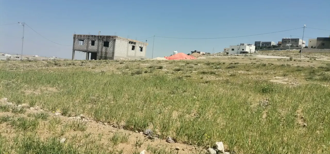 1,099 m² Residential B plot on two streets in Al-Hamra, Mafraq